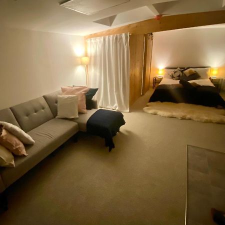 The Dragonfly Bnb, Гластонбери Экстерьер фото