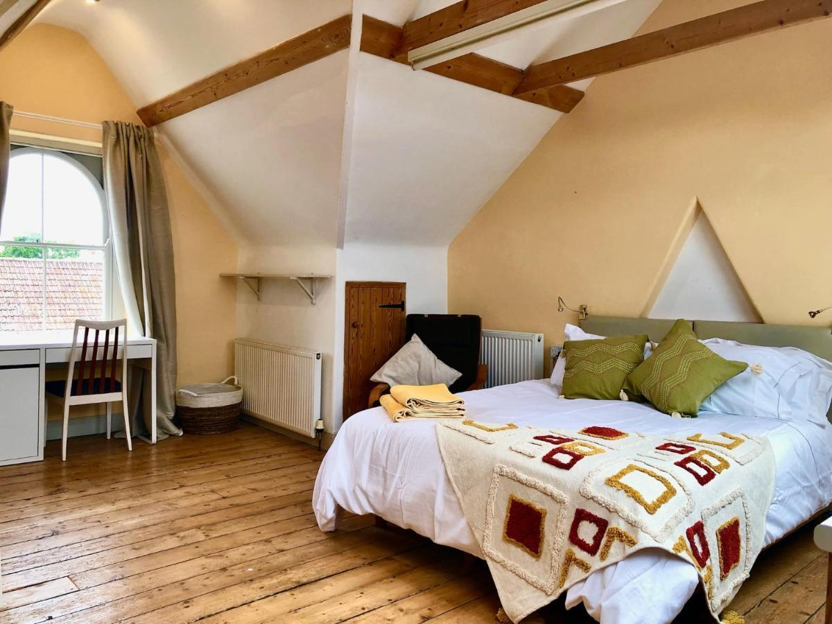 The Dragonfly Bnb, Гластонбери Экстерьер фото
