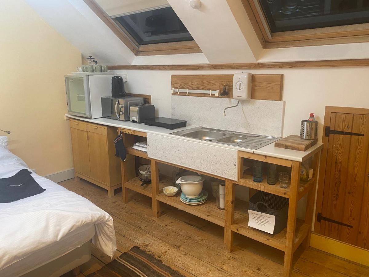 The Dragonfly Bnb, Гластонбери Экстерьер фото