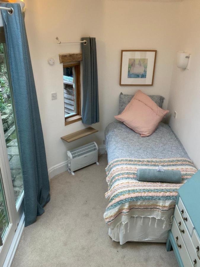 The Dragonfly Bnb, Гластонбери Экстерьер фото